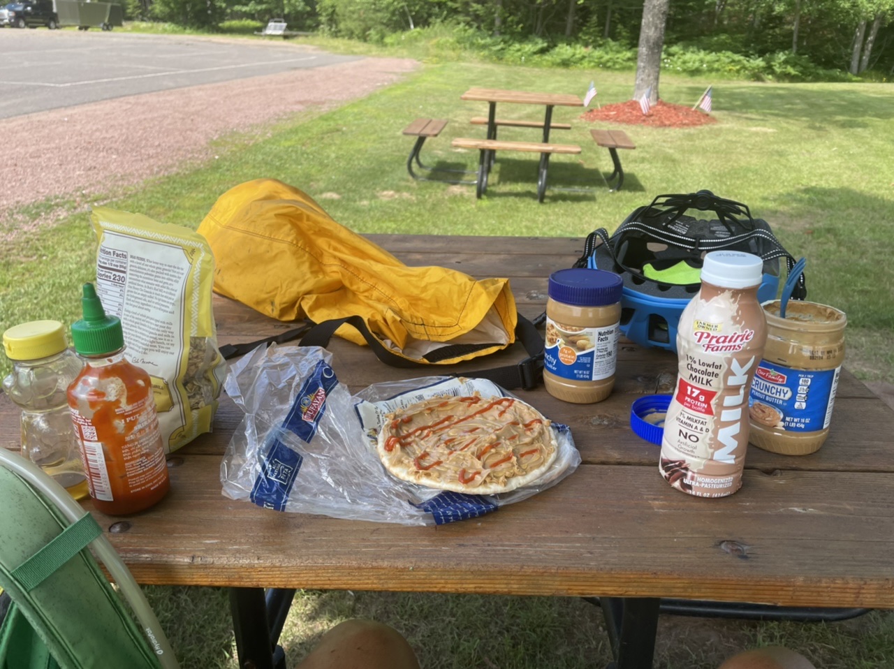 Picnic lunch in Clam Lake