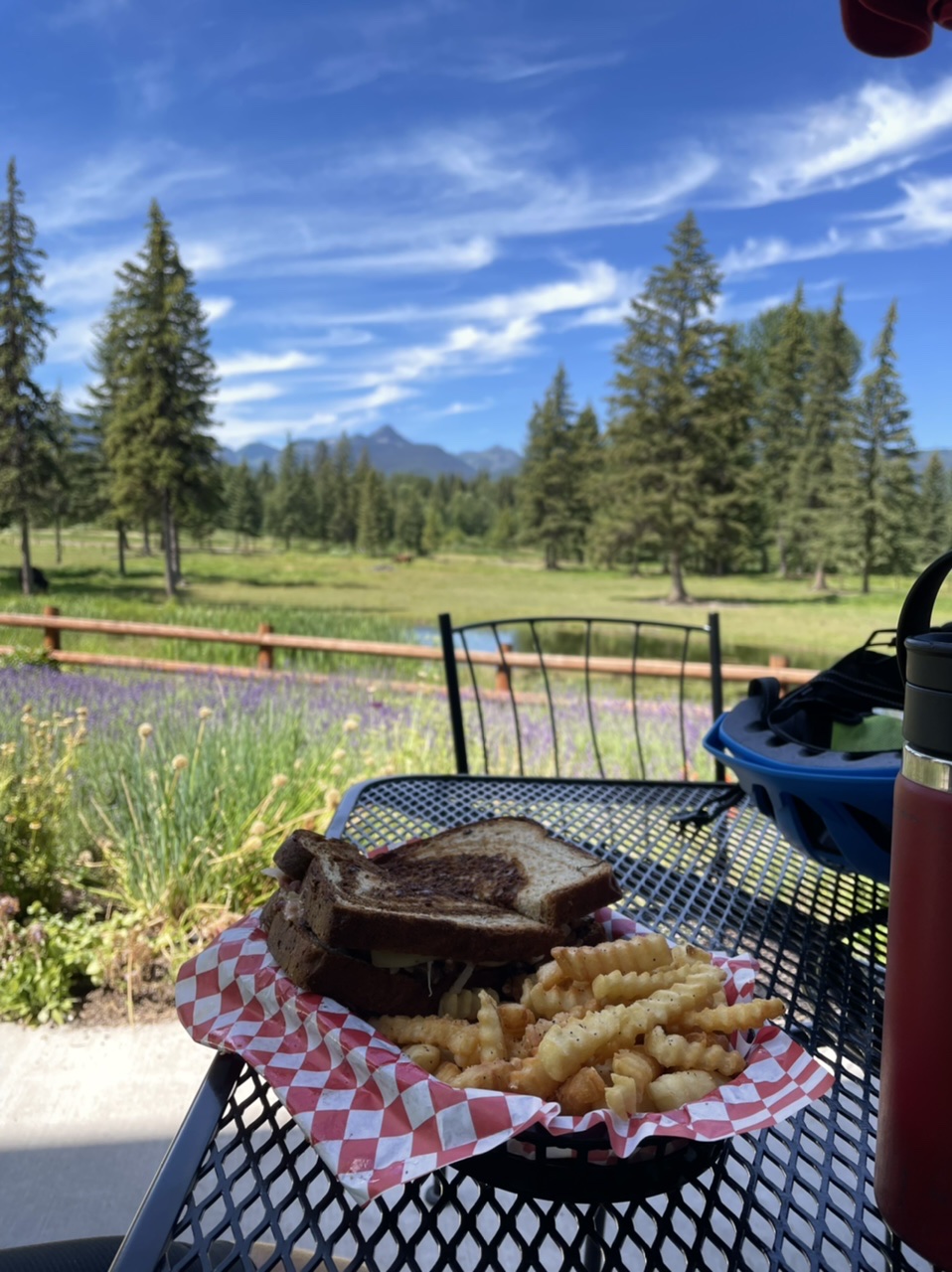 An idyllic lunch spot