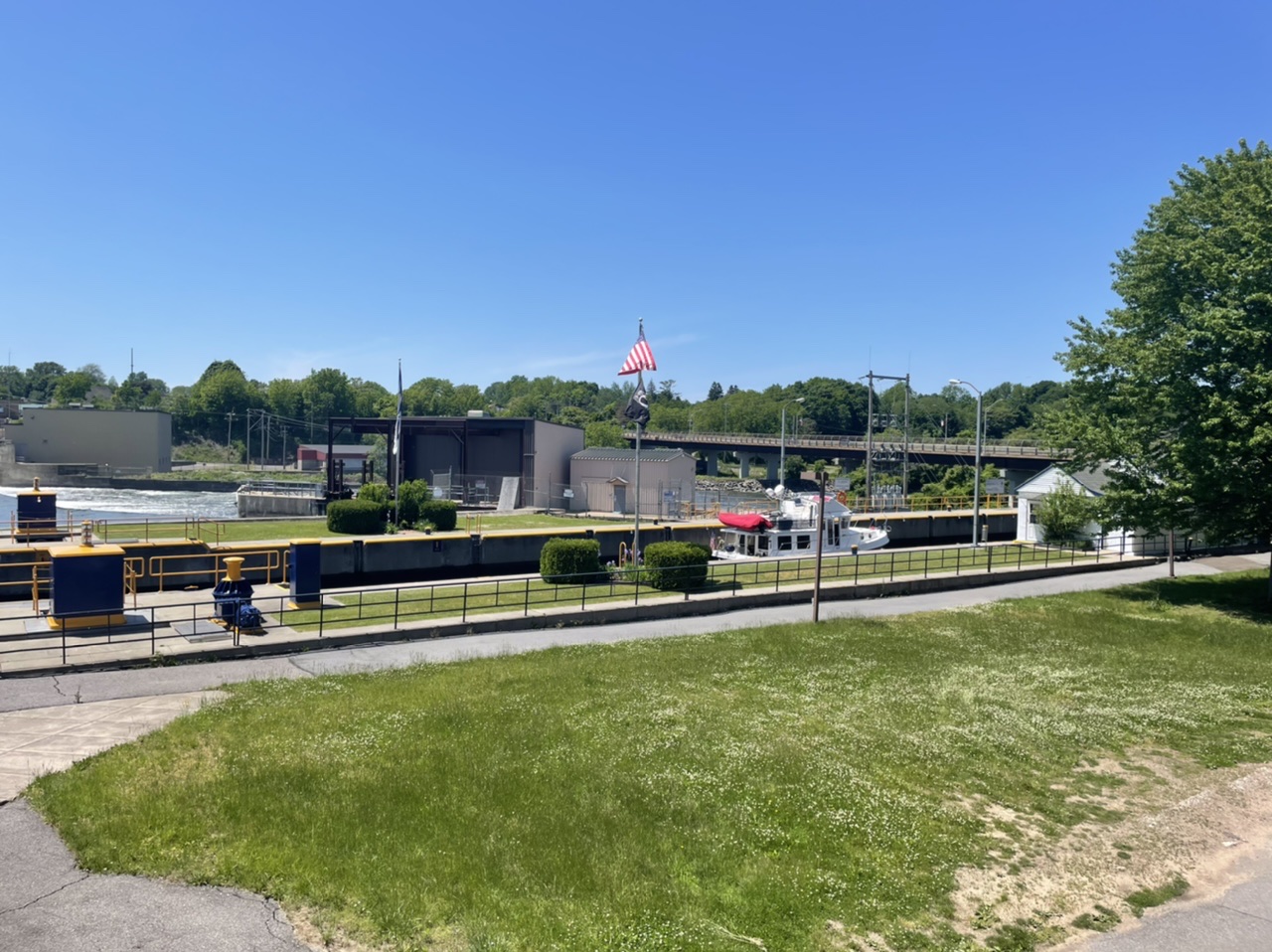 A boat going through the lock by where we ate lunch in Fulton