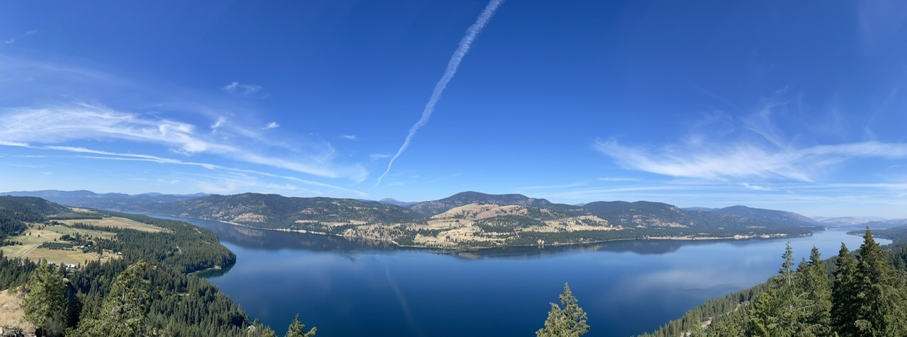 The expansive view of Lake Roosevelt from the lookout point at the top of the hike